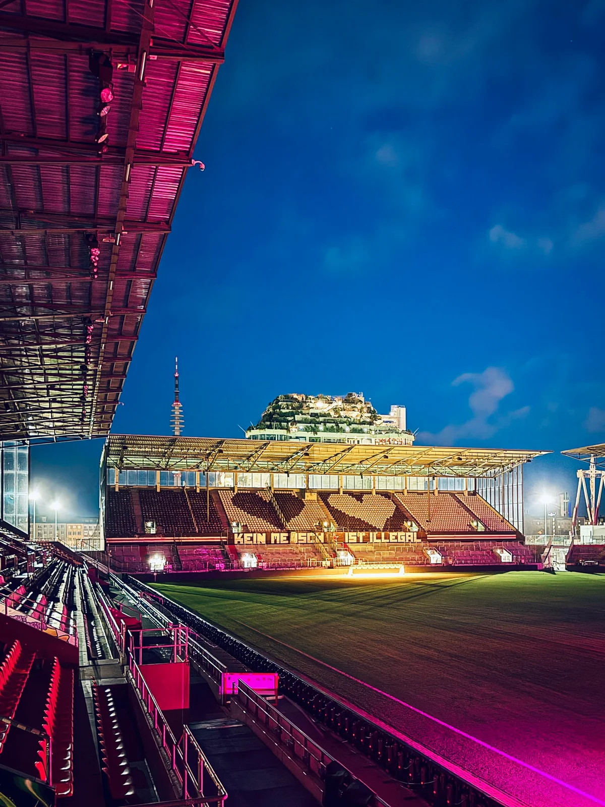 Kein Mensch ist illegal.